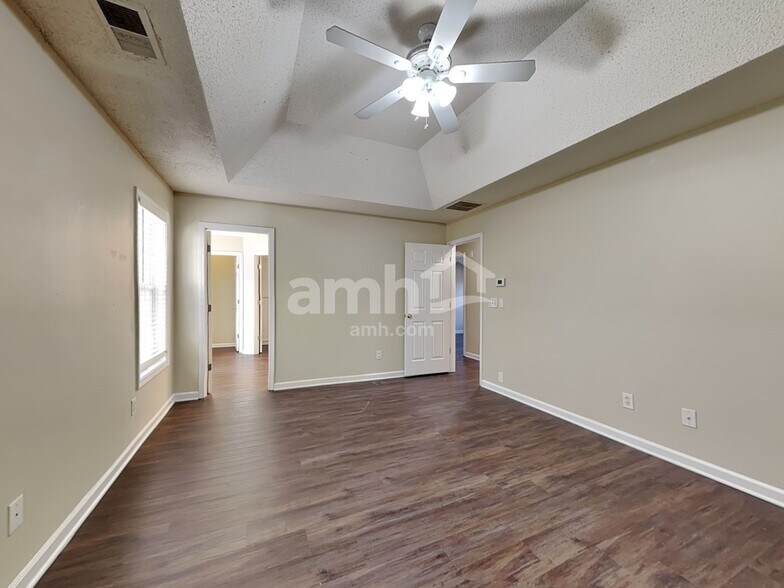 Building Photo - 3951 Saint George Ter SW