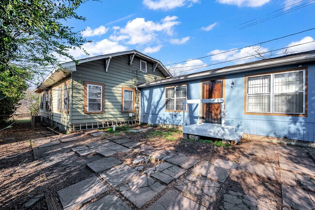 Building Photo - 415 19th St N