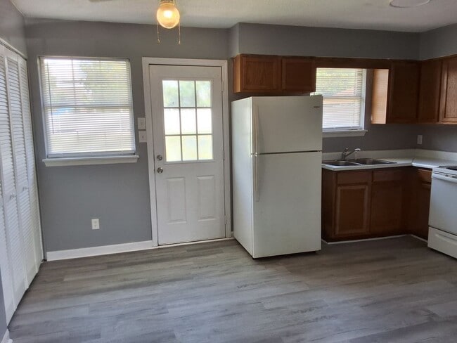 Building Photo - 206 Diecks Dr