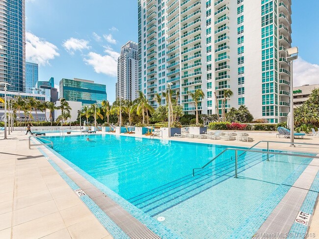 Building Photo - 950 Brickell Bay Dr