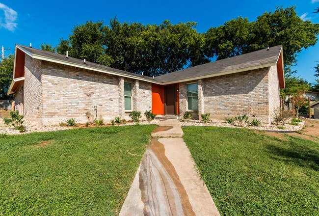 Primary Photo - Luxury Duplex. Best Prices In South Austin...