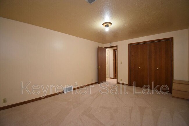 Building Photo - 1632 E 4190 S