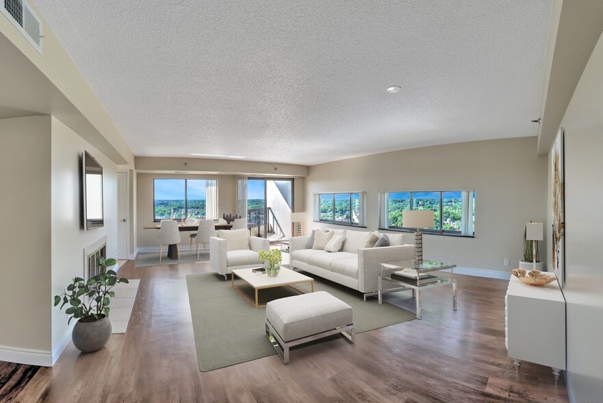 Primary Photo - Skyrise Luxury Apartments