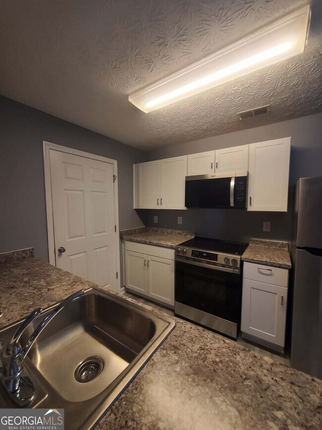 Building Photo - 17301 Waldrop Cove