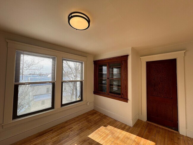 Building Photo - 248 N Main St