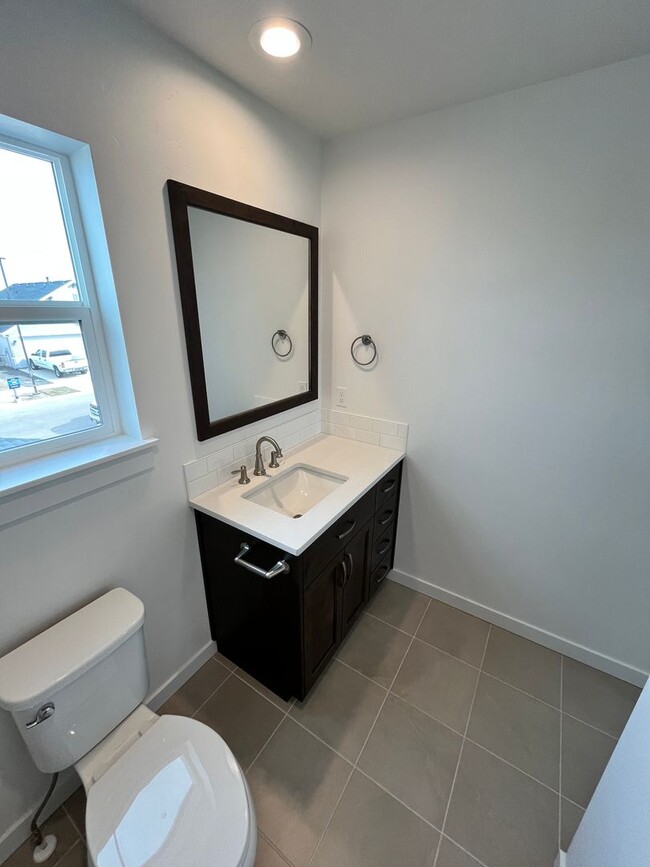 Building Photo - Brand New 3 bed 2.5 bath with flex room No...