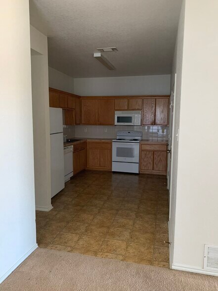 Building Photo - 2916 Ashley Dr