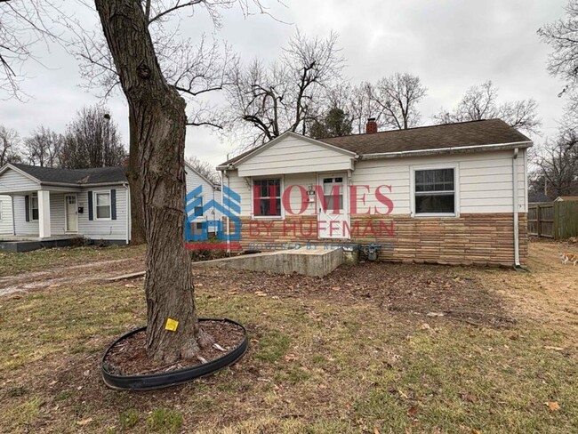 Building Photo - Two Bedroom House | Detached Garage