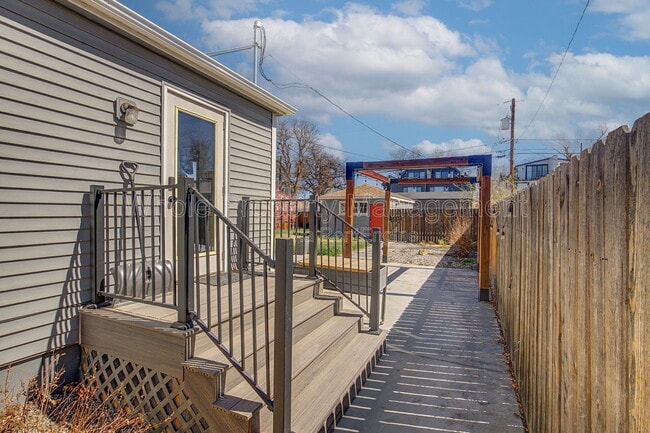 Building Photo - 2646 S Cherokee St