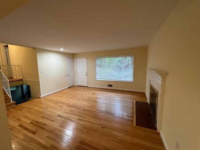 Building Photo - Single Family home in Alexandria- Minutes to Ft Belvior