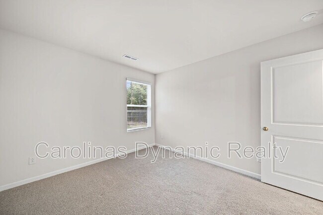 Building Photo - 916 S Battleground Ave