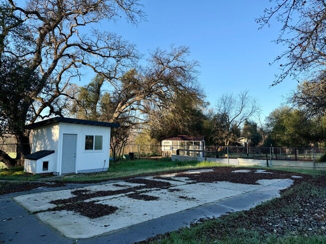Building Photo - 3 BED 2 BATH HOME IN COTTONWOOD, CA WITH ACREAGE & $500 MOVE IN SPECIAL