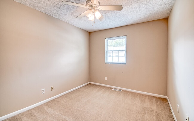 Building Photo - 7914 Gleason Dr