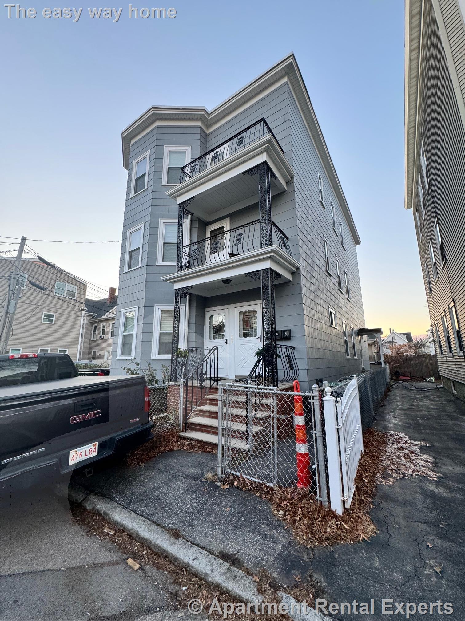 Building Photo - 10 Pearl Street Pl