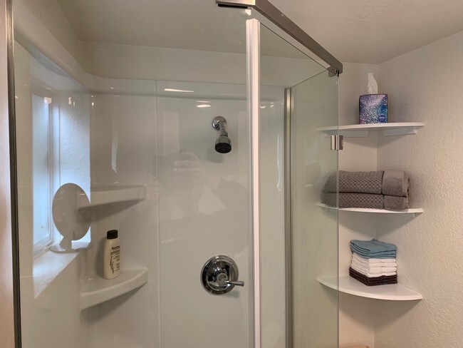 Building Photo - 16979 East Ln