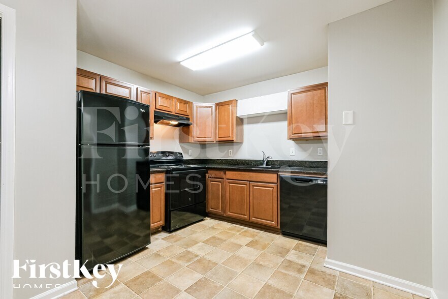 Building Photo - 5266 Ridge Forest Dr