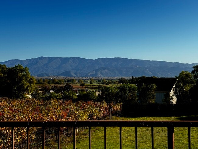 Building Photo - 3730 Roblar Ave