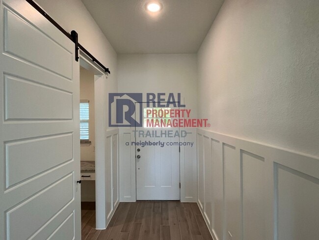 Building Photo - Stylish 3 Bed, 2 Bath Home in Gated Lakesi...