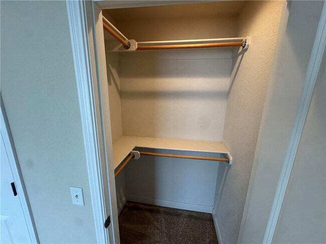 Building Photo - 407 Lyndal Ln