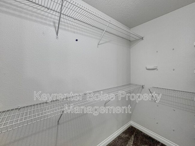 Building Photo - 770 S Ahsahka Way