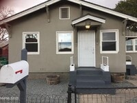 Building Photo - 512 C St