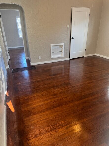 Building Photo - 245 Myrtle Rd