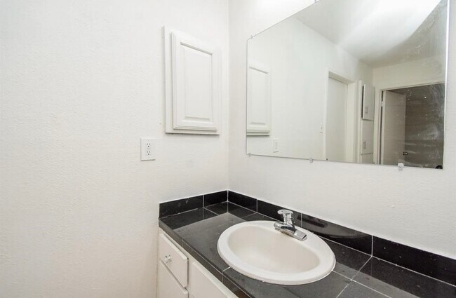 Building Photo - 7200 Clarewood Dr