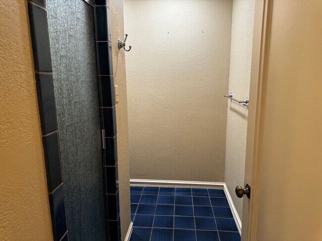 Building Photo - Country Place Estates Town Home