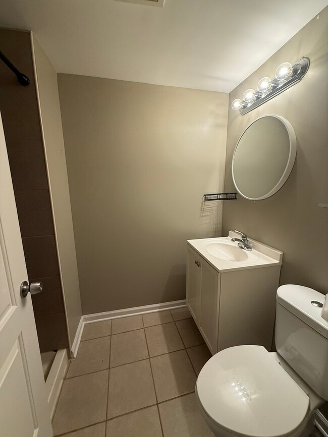 Building Photo - 10S328 Jamie Ln