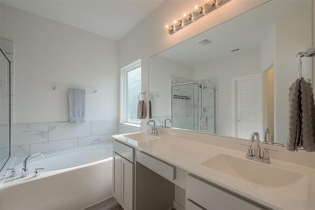 Building Photo - 15202 N Heron Heights Way