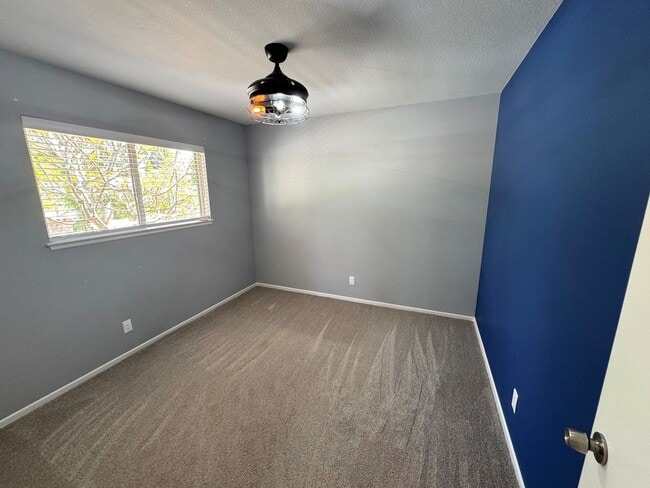 Building Photo - Spacious East Ventura 4 Bedroom Home – Sin...