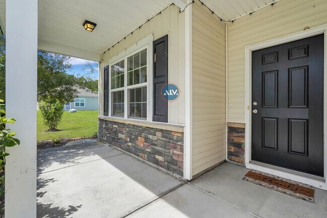 Building Photo - Beautiful Home in Seagrass Station
