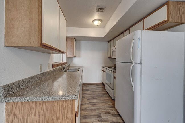 Building Photo - 627b S Walker St