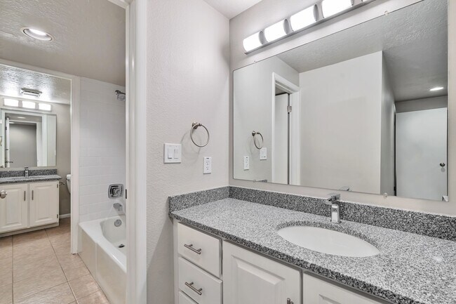 Building Photo - 4829 Arbor Cir