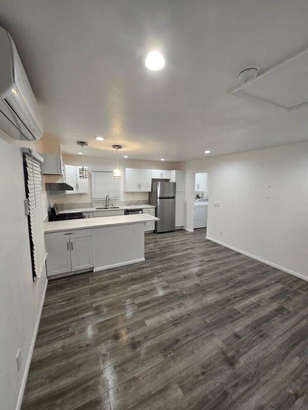 Building Photo - 10334 S Wilton Pl