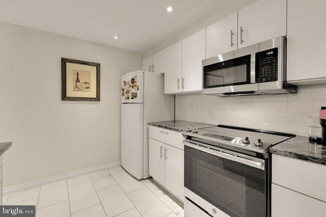 Building Photo - 2301 N Street NW Unit 606