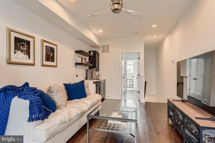 Building Photo - 524 E Fort Ave