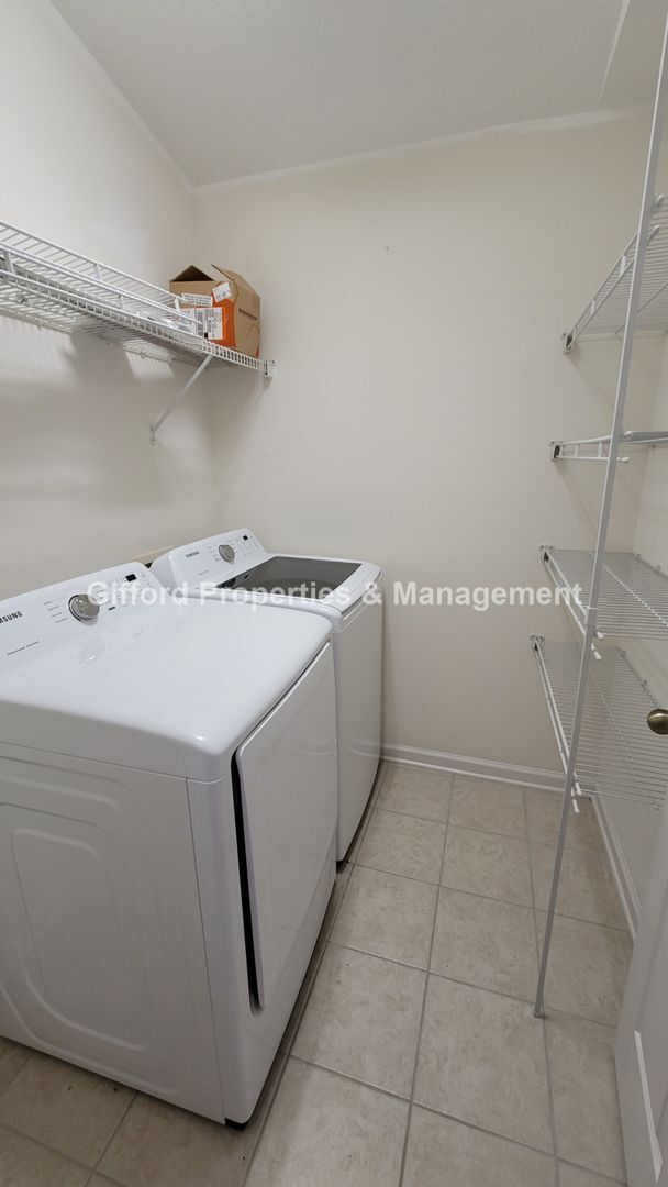 Building Photo - Beautiful Stonefield at Bartram Park Townhome