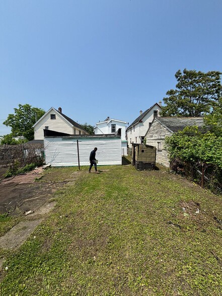 Building Photo - 19 Winchester Ave