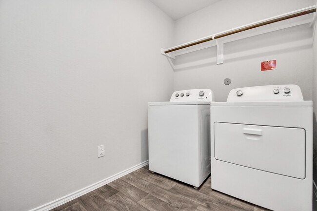 Building Photo - 9810 Laurel Lake Dr