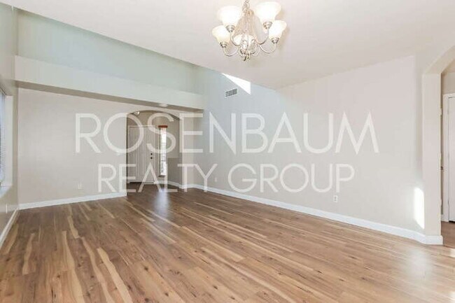 Building Photo - 298 W Dana Dr