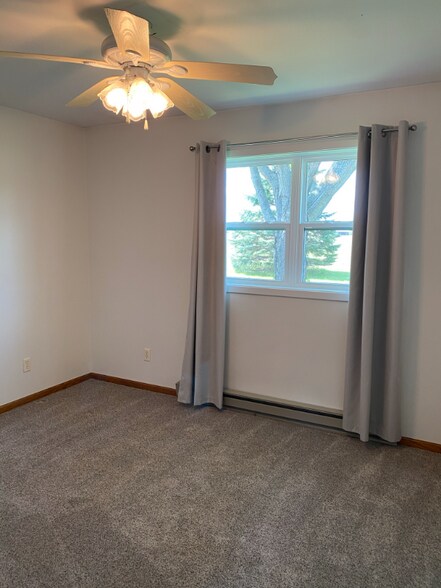 Building Photo - 112 Lake Rd