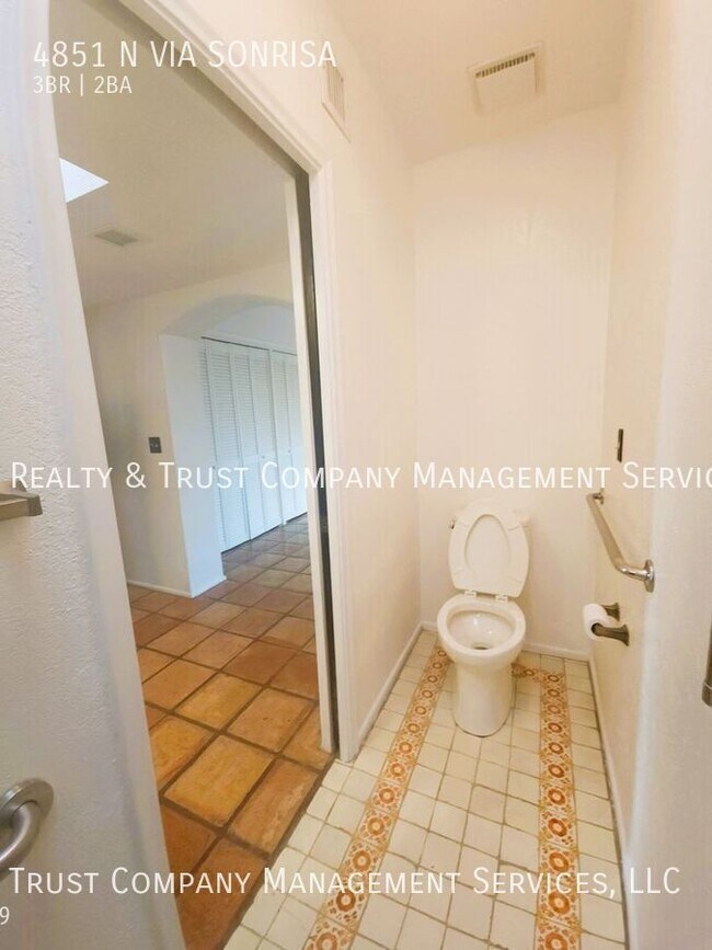 Building Photo - 4851 Vía Sonrisa