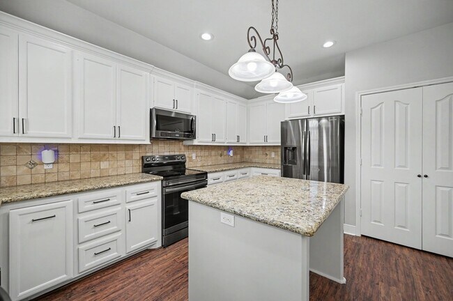 Building Photo - 13314 Enchanted Way