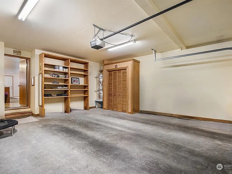 Building Photo - 2732 Hidden Springs Loop SE