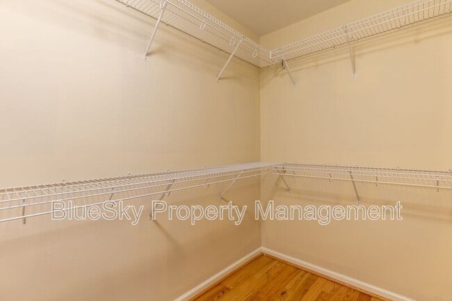 Building Photo - 158 Burnet St
