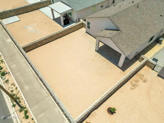 Building Photo - 1644 Folkstone St