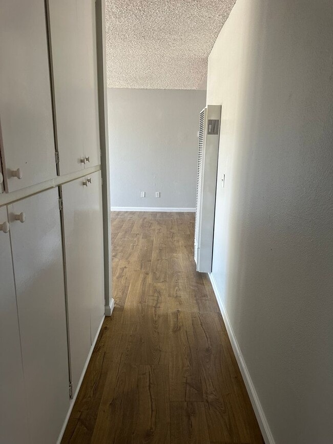 Building Photo - 564-568 7th St