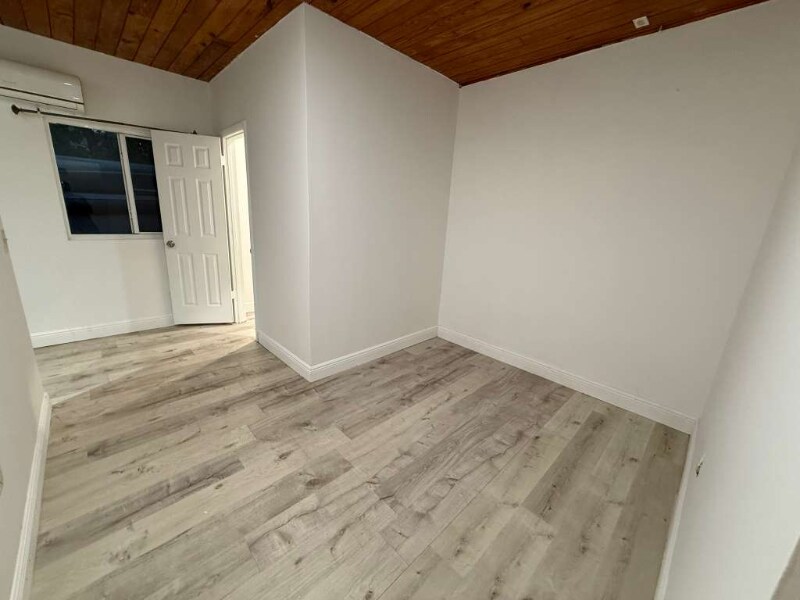 Building Photo - 3033-3033 NW 15th St