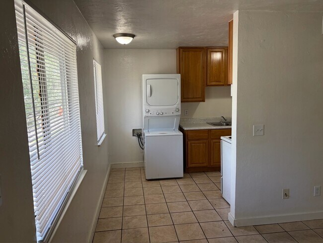 Building Photo - 215 Lovelace Dr